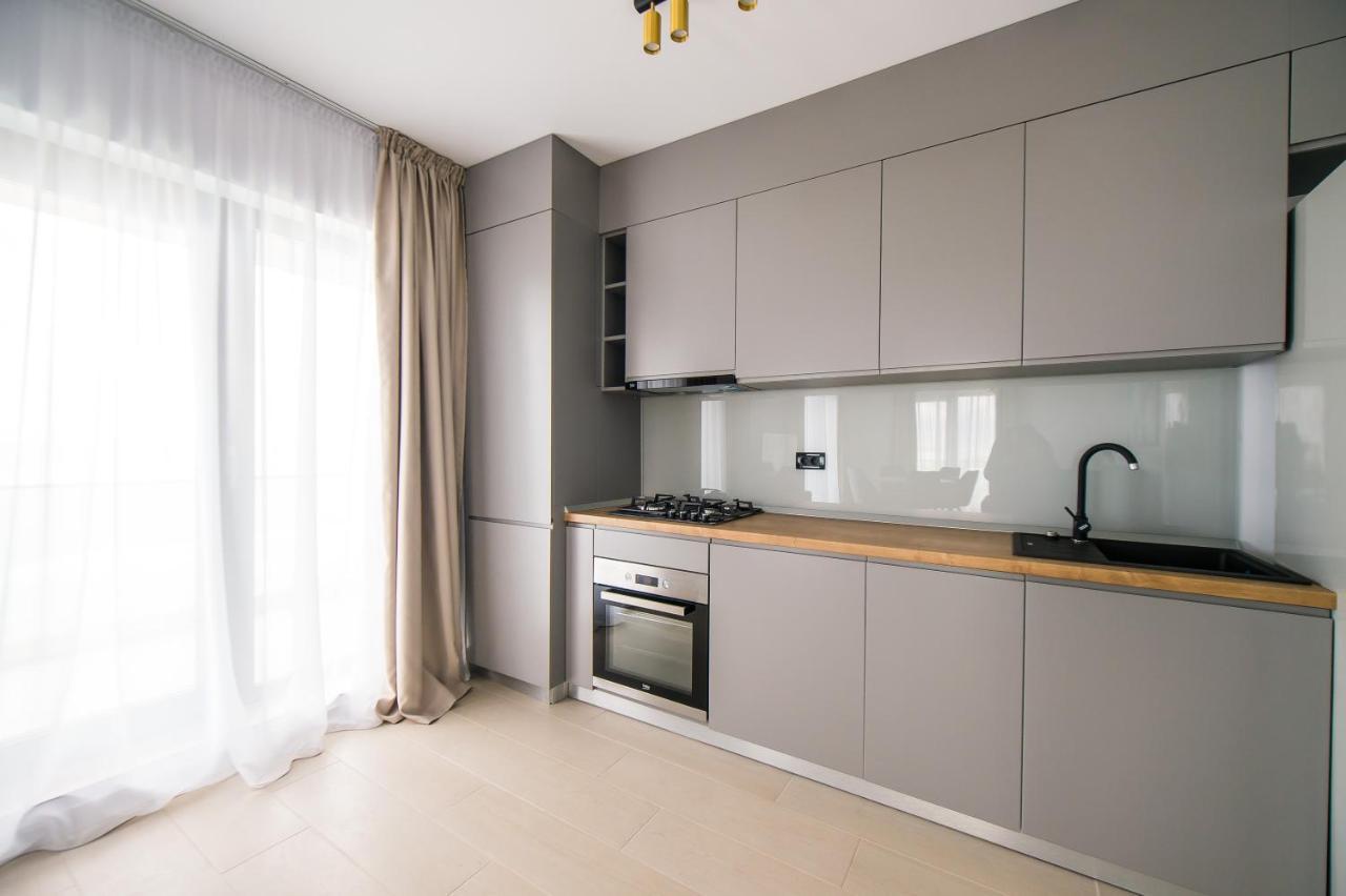 Luxury Promenada Apartment - Frontal Beachfront Mamaia Nord Navodari Exterior photo