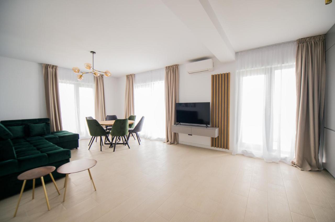 Luxury Promenada Apartment - Frontal Beachfront Mamaia Nord Navodari Exterior photo